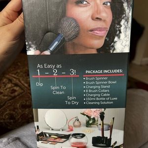 Luxe Makeup Brush Cleaner